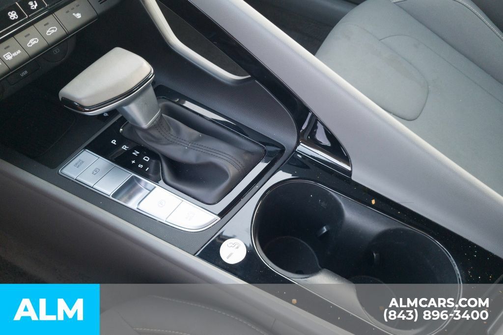 Used 2025 Hyundai Elantra SEL FWD image 11