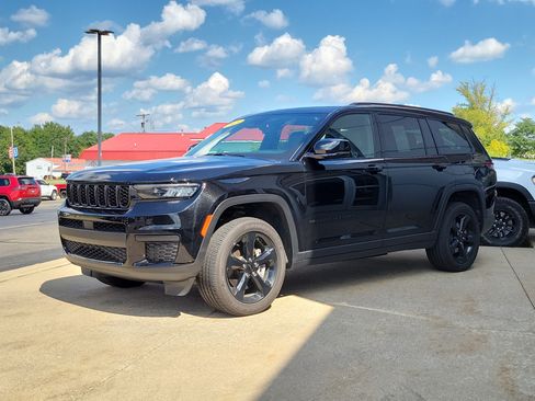 Used 2025 Jeep Grand Cherokee L Altitude AWD/4WD image 2