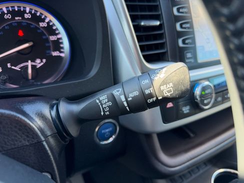 Used 2016 Toyota Highlander Limited image 36