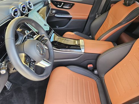Used 2025 Mercedes-Benz GLC 300 image 9