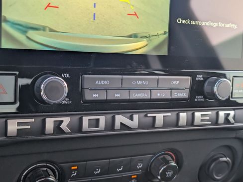 Used 2025 Nissan Frontier SV RWD image 13