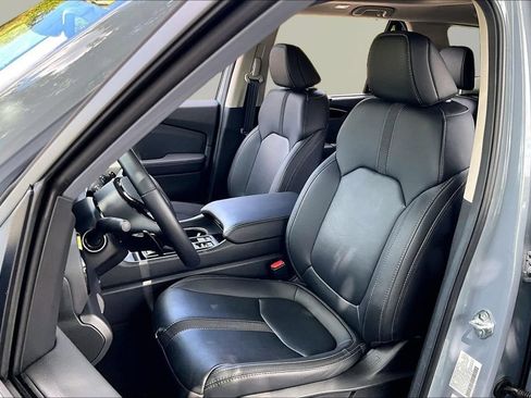 Used 2025 Honda Pilot Touring image 17