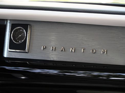 Certified 2022 Rolls-Royce Phantom Extended Wheelbase w/ The Phantom Package RWD image 35