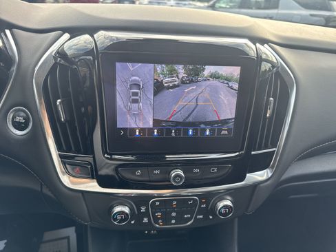 Used 2021 Chevrolet Traverse LT w/ LT Premium Package image 15