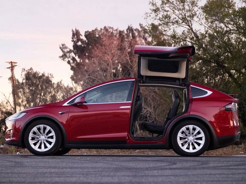 Used 2017 Tesla Model X 75D image 27