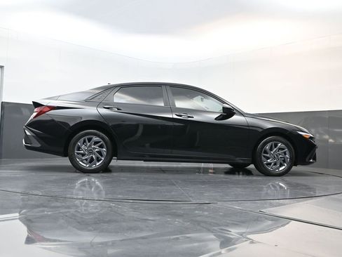 Certified 2024 Hyundai Elantra SEL image 21