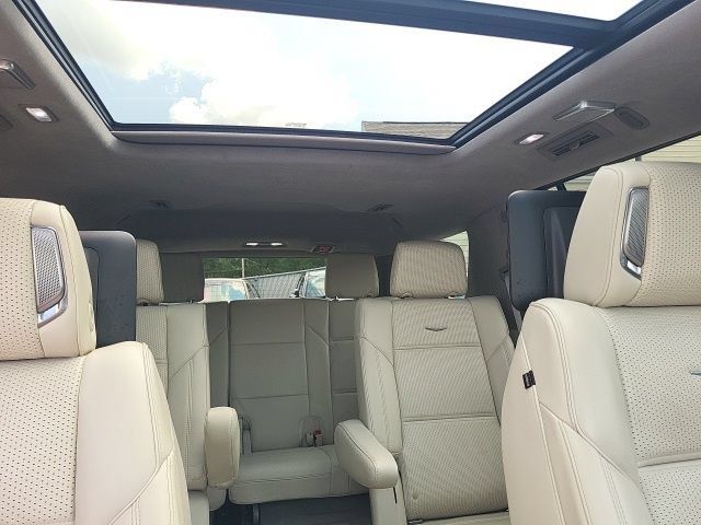 Used 2021 Cadillac Escalade Premium Luxury Platinum AWD/4WD image 8