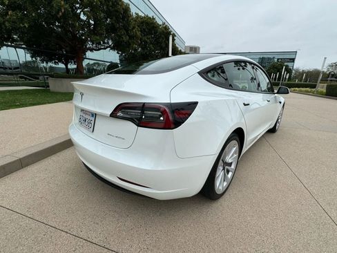 Used 2022 Tesla Model 3 Standard Range image 4