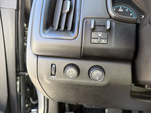 Used 2021 Chevrolet Colorado LT w/ LT Convenience Package image 32