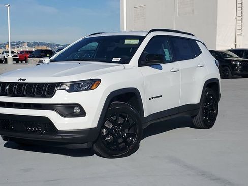 New 2026 Jeep Compass Latitude image 32