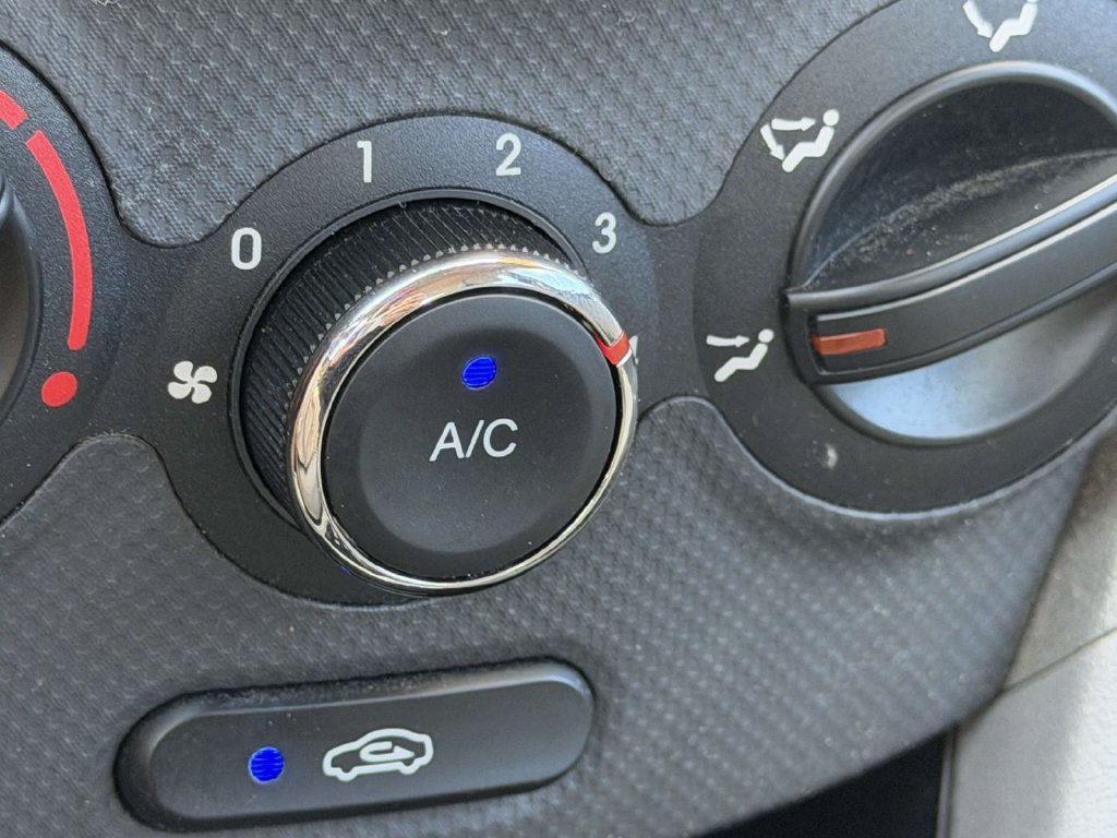 Used 2013 Hyundai Accent GLS w/ Premium Pkg FWD image 33