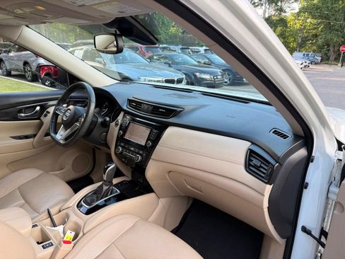 Used 2019 Nissan Rogue SL w/ Premium Package AWD/4WD image 25
