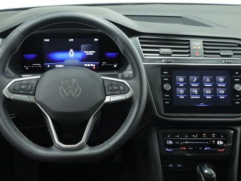 Certified 2022 Volkswagen Tiguan SE image 12