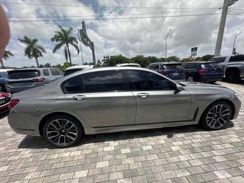 Used 2021 BMW 740i w/ M Sport Package RWD image 9