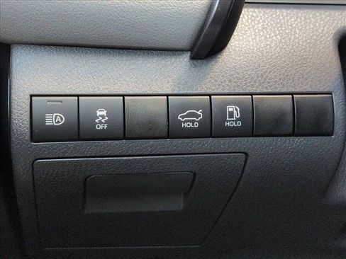 Used 2020 Toyota Camry LE FWD image 17