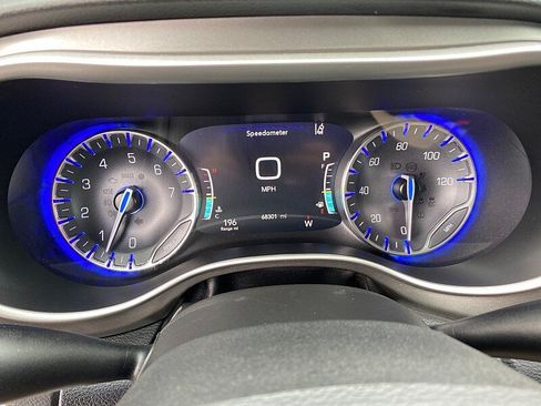 Used 2022 Chrysler Pacifica Touring-L FWD image 16