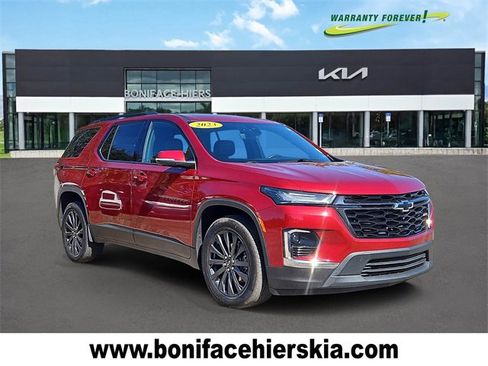 Used 2023 Chevrolet Traverse RS image 1