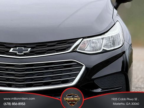 Used 2018 Chevrolet Cruze LS FWD image 12