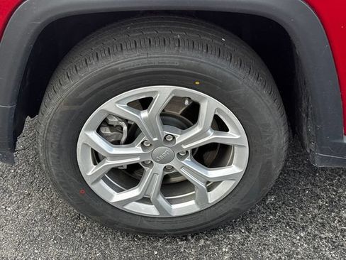 Certified 2024 Jeep Compass Latitude AWD/4WD image 10
