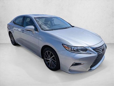 Used 2016 Lexus ES 350 w/ Premium Package w/Wood Trim FWD image 4
