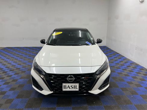 Used 2023 Nissan Altima 2.5 SR image 7