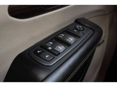 Used 2022 Chrysler Pacifica Limited FWD image 29