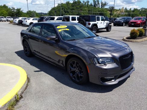 New 2023 Chrysler 300 Touring L w/ Popular Equipment Group image 4