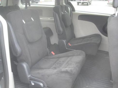 Used 2016 Dodge Grand Caravan SXT FWD image 19