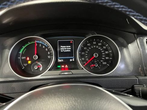 Used 2018 Volkswagen e-Golf SE FWD image 27