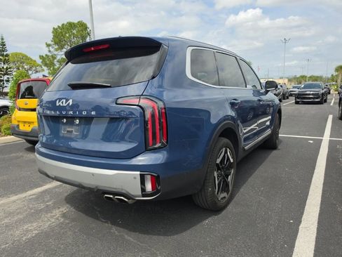 Certified 2023 Kia Telluride EX w/ EX Captain's Chair Package FWD image 14