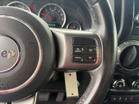 Used 2018 Jeep Wrangler Unlimited Sahara image 18