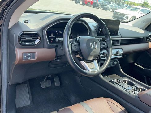 Used 2025 Honda Pilot Elite image 17