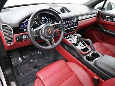 Certified 2023 Porsche Cayenne Platinum Edition AWD/4WD image 4