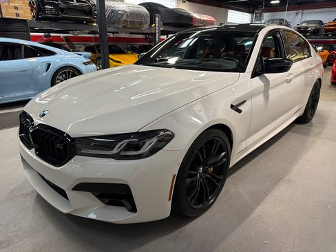 Used 2023 BMW M5 image 8