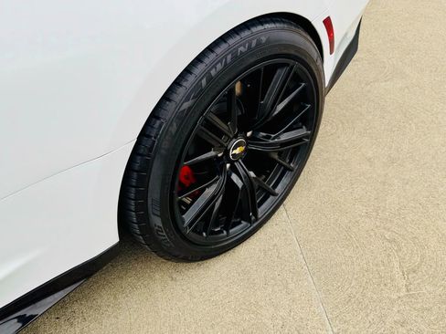 Used 2018 Chevrolet Camaro ZL1 image 40