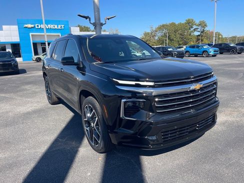 New 2026 Chevrolet Traverse High Country image 3