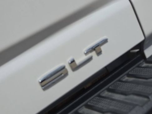Used 2025 GMC Sierra 2500 SLT w/ SLT Convenience Package AWD/4WD image 32