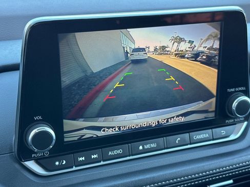 Used 2023 Nissan Rogue SV image 18