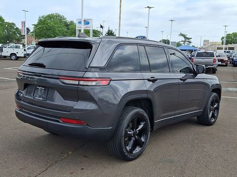 Used 2023 Jeep Grand Cherokee Altitude AWD/4WD image 6