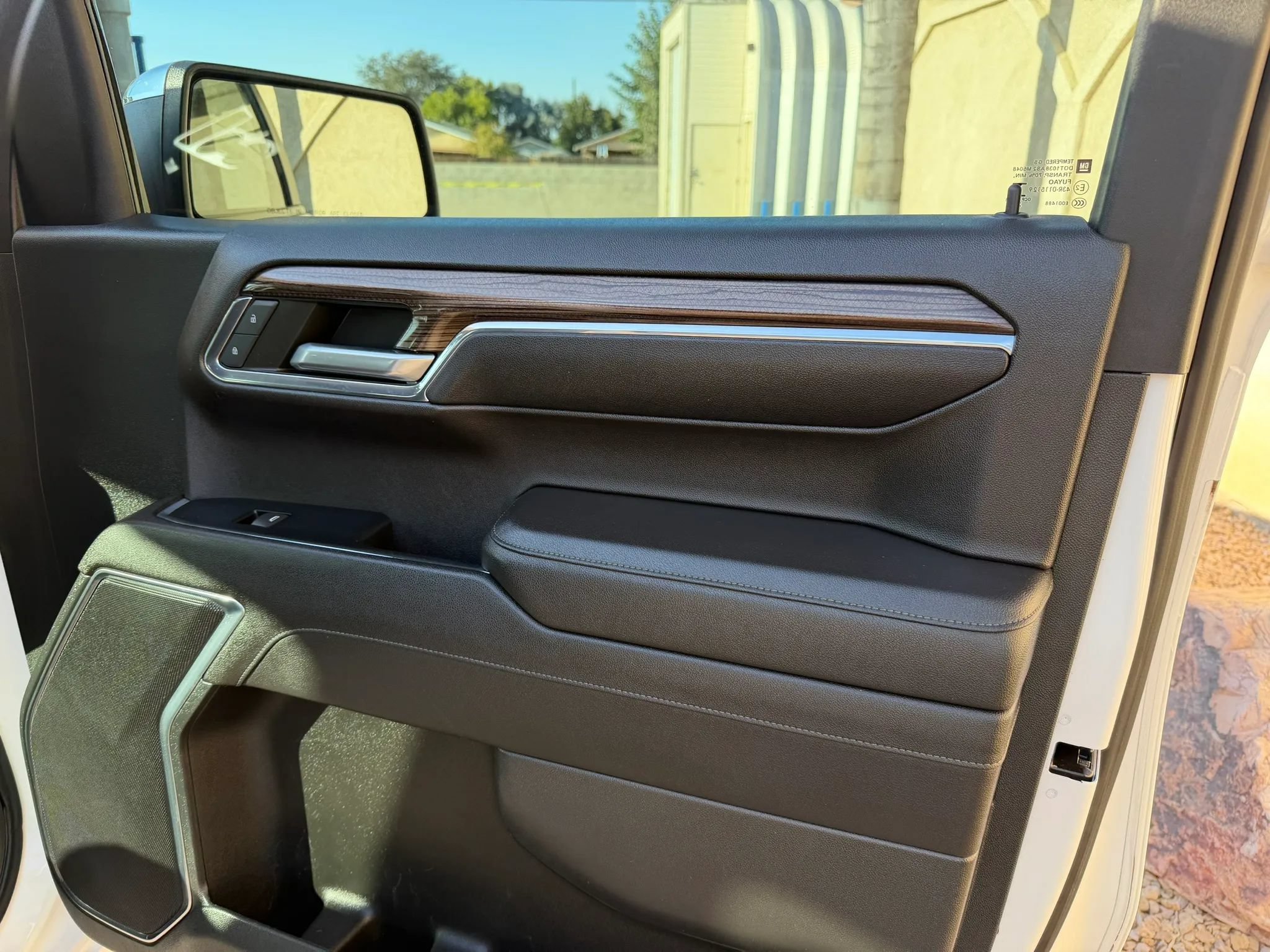 Used 2023 Chevrolet Silverado 1500 LT AWD/4WD image 5