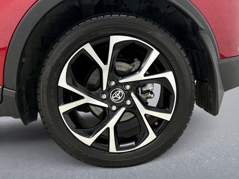 Used 2021 Toyota C-HR XLE FWD image 24
