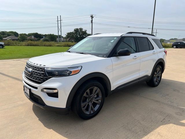Used 2023 Ford Explorer XLT w/ Equipment Group 202A AWD/4WD image 3