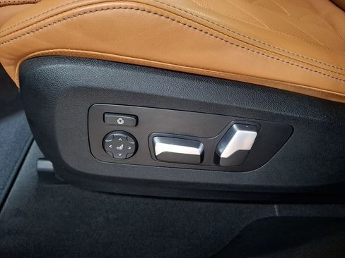 Used 2024 BMW X6 xDrive40i w/ Premium Package image 11