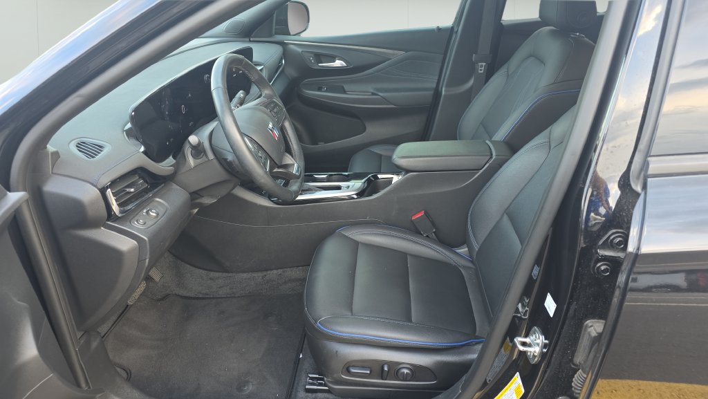 Used 2025 Buick Envista Sport Touring w/ Convenience I Package FWD image 17
