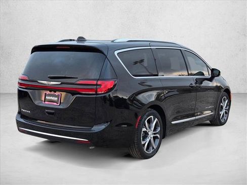 New 2026 Chrysler Pacifica Pinnacle image 2