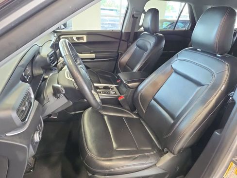 Used 2021 Ford Explorer XLT w/ Equipment Group 202A AWD/4WD image 15