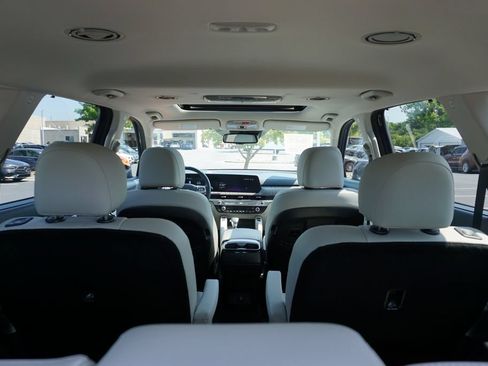 Used 2025 Kia Telluride EX w/ EX Captain's Chair Package FWD image 21