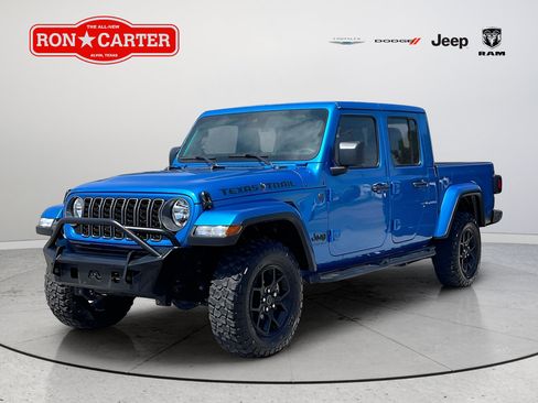 Used 2025 Jeep Gladiator Sport AWD/4WD image 3
