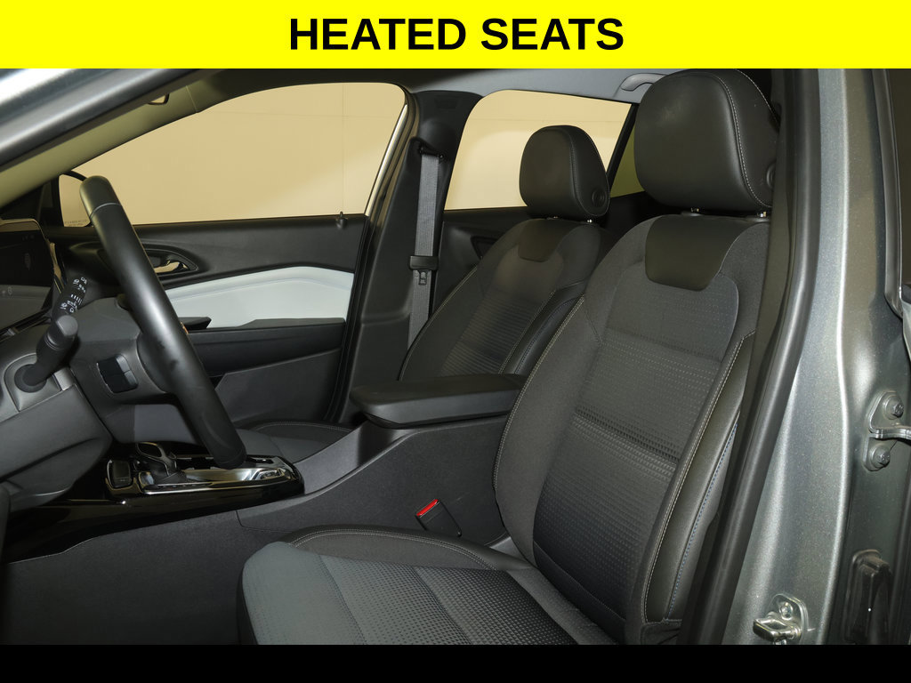 Used 2025 Chevrolet Trax LT w/ Driver Confidence Package FWD image 3