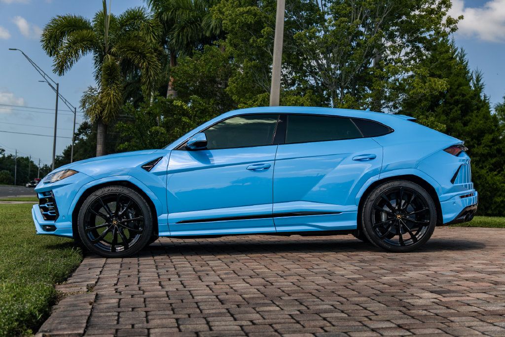 Used 2022 Lamborghini Urus AWD/4WD image 2